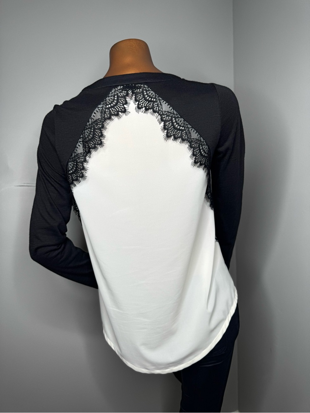 Catherine Malandrino Black & White Lace-Back Long Sleeve Top